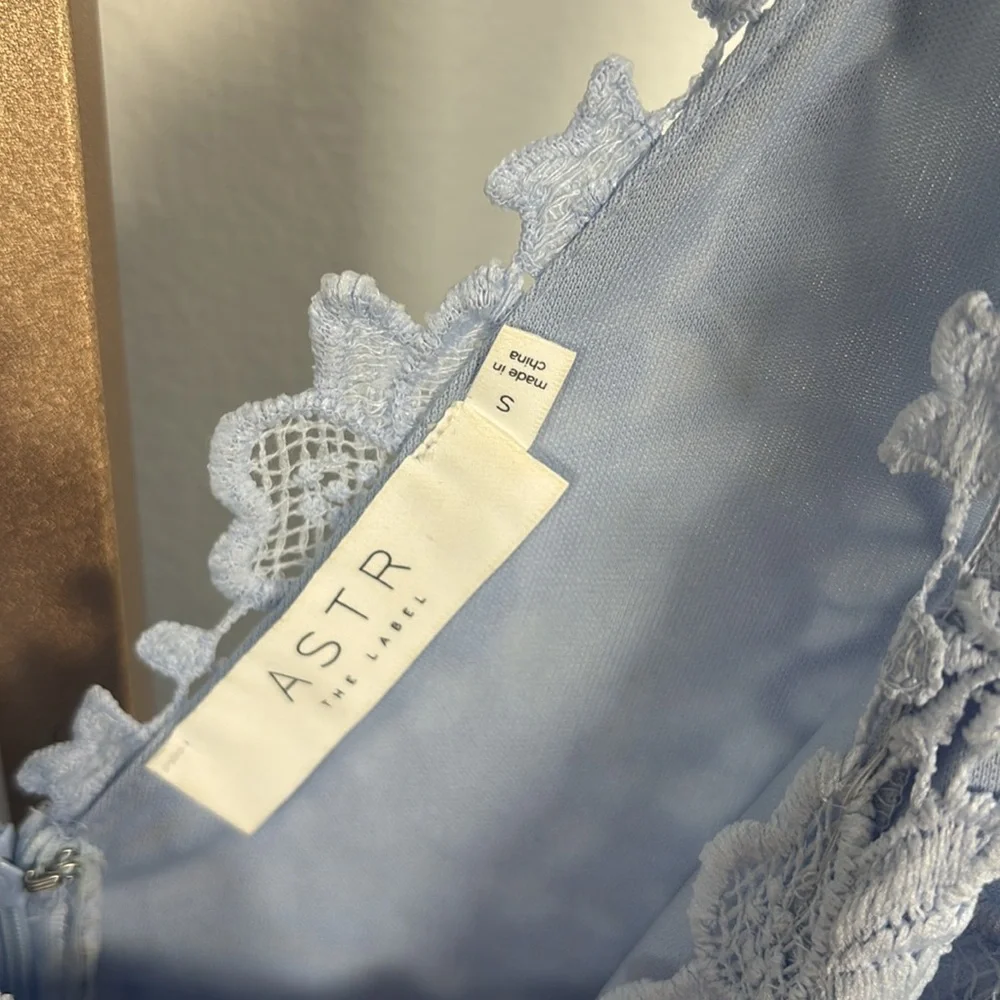 Astr The Label Women’s Blue V-Neck Lace Dress Wedding Small - Picture 4 of 6